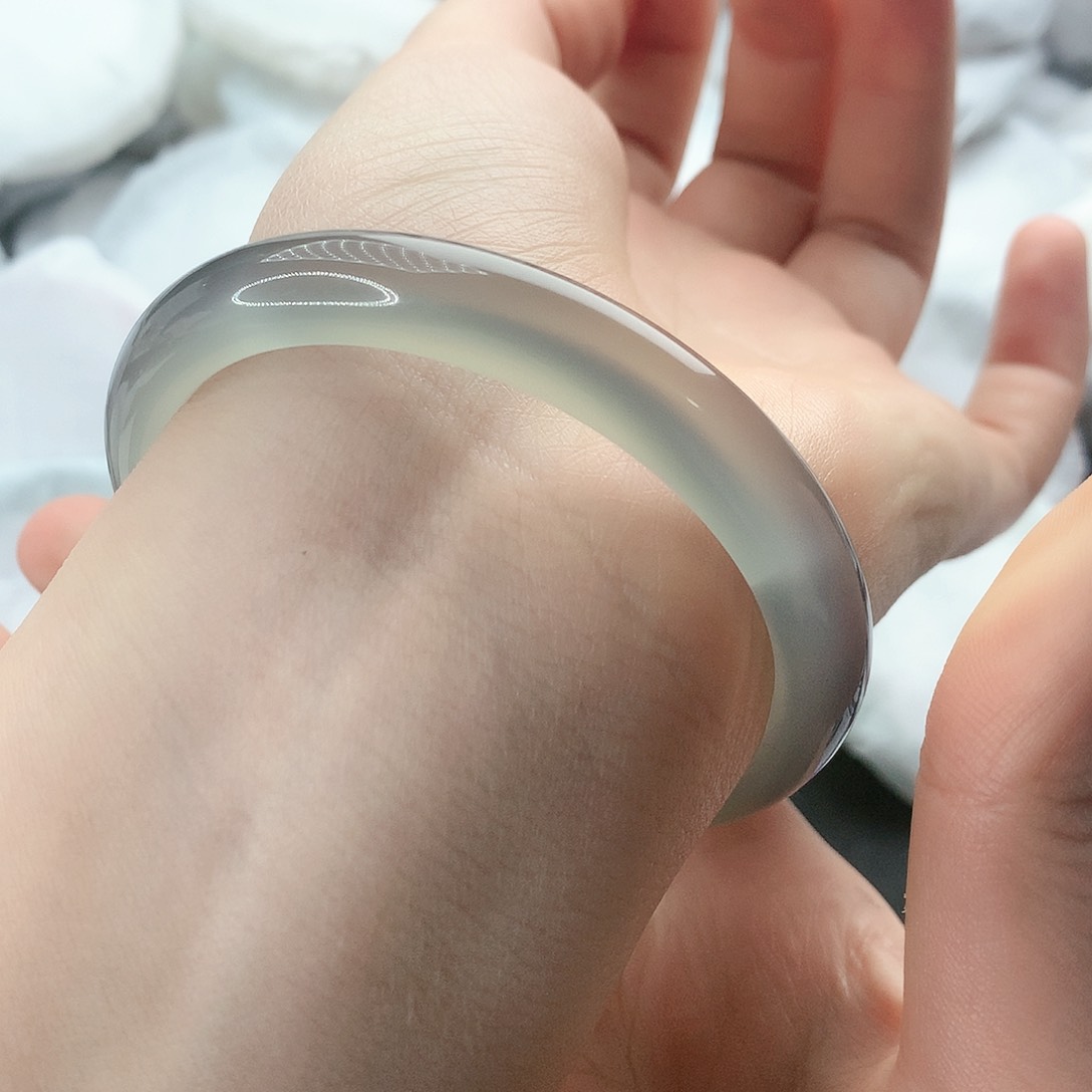 玛瑙/玉髓手镯未镶嵌60