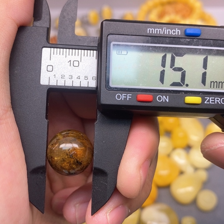 未镶嵌琥珀珠宝奇石