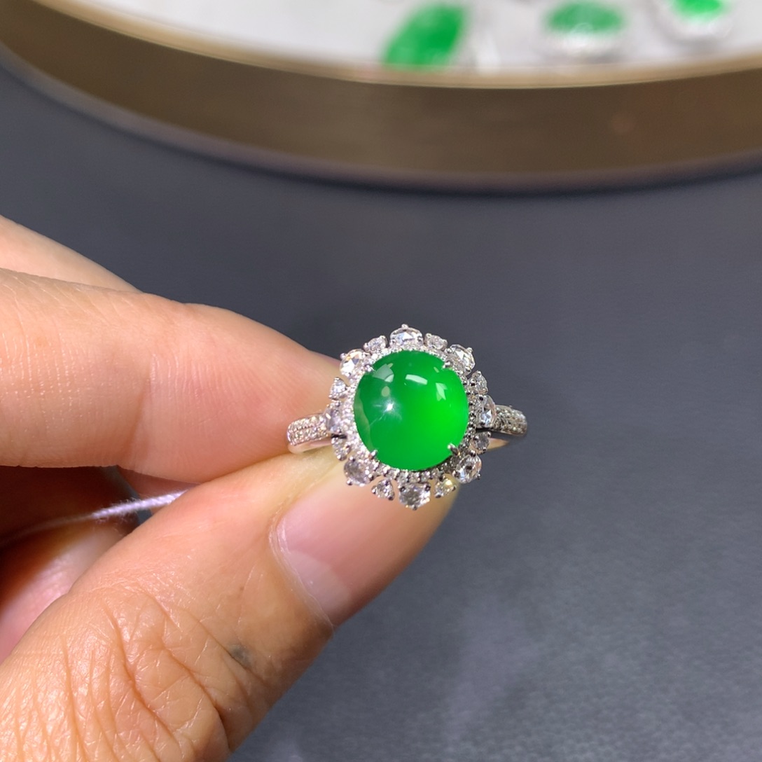 翡翠戒指18K金镶嵌翡翠