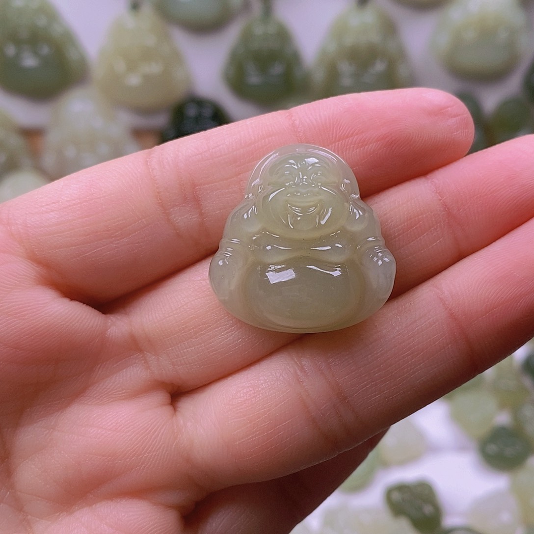 若***水和田玉未镶嵌颈饰