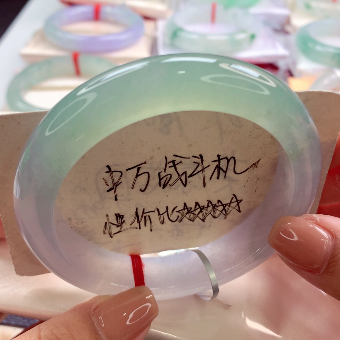 翡翠手镯未镶嵌师妹起光冰春彩