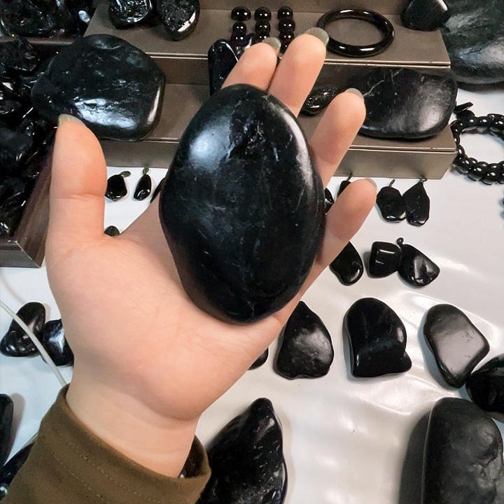 大**隅新疆黑青籽料原石