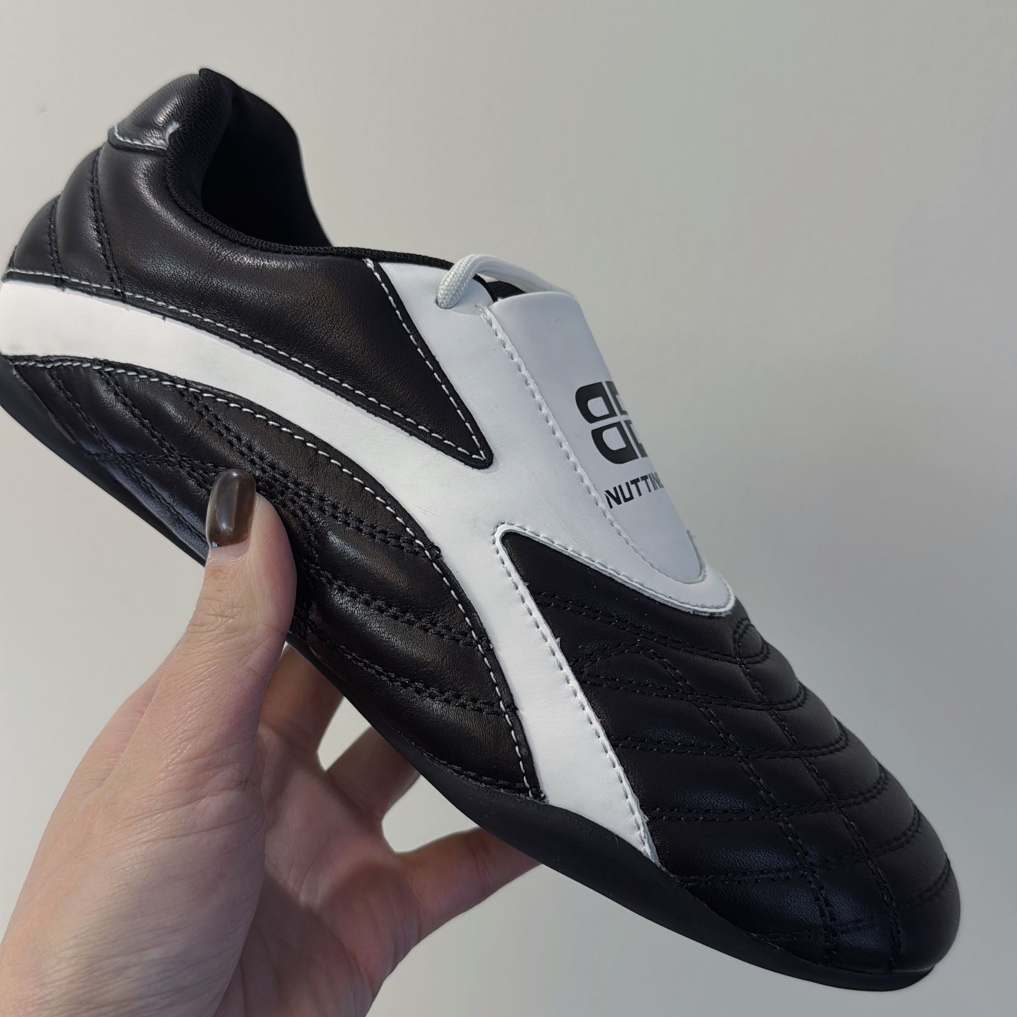 5712-3 小CC时尚穿搭2025冬季新款复古休闲百搭平底鞋