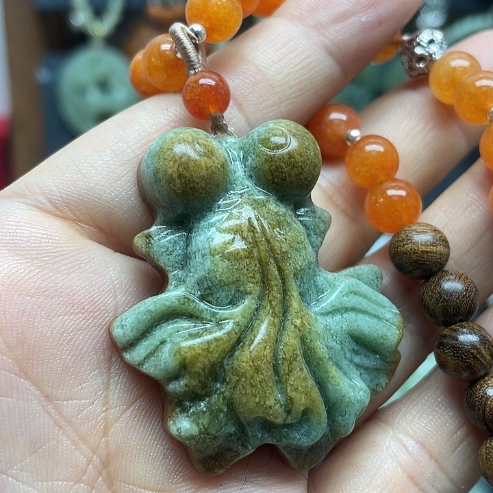 未镶嵌蛇纹石玉颈饰