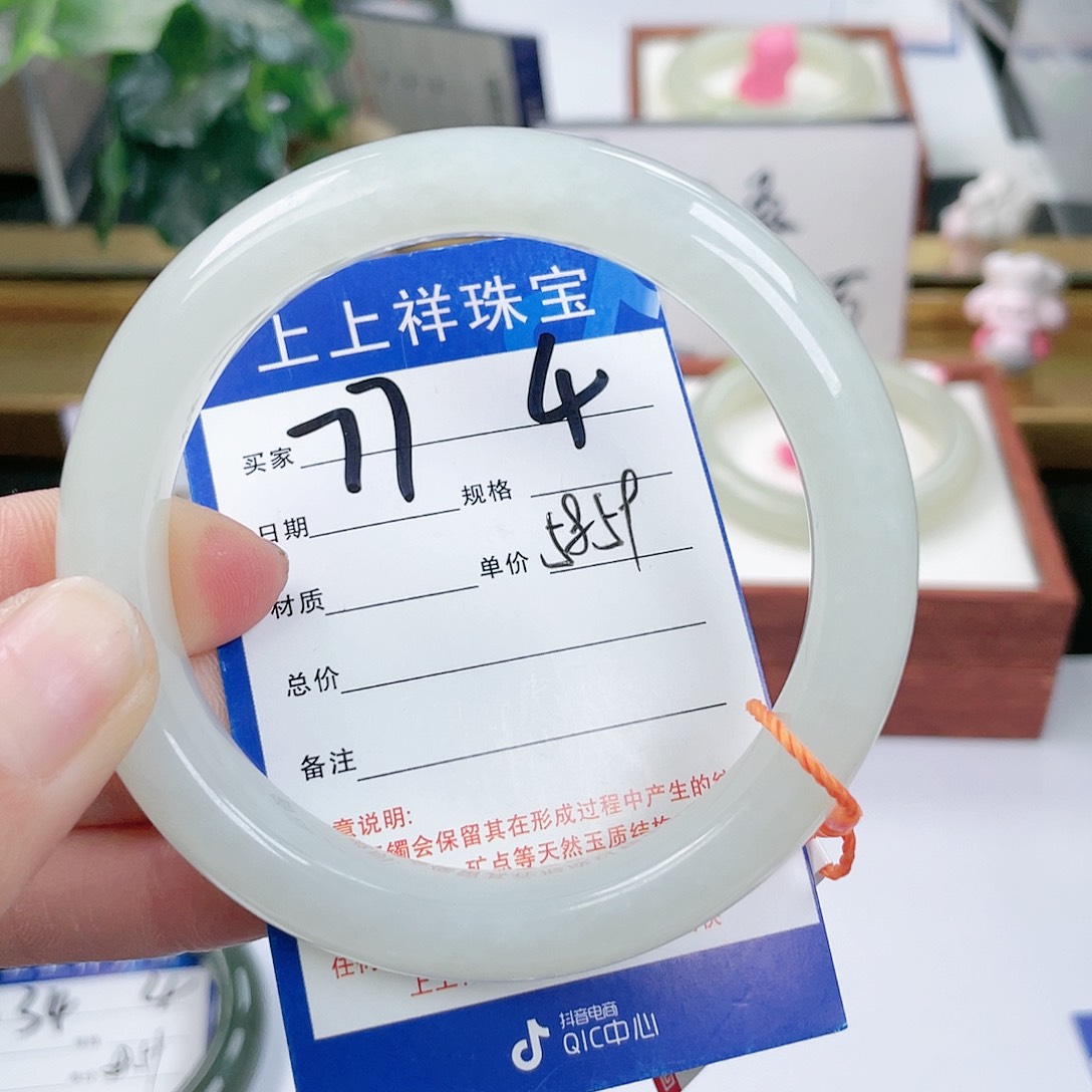 和田玉手镯未镶嵌