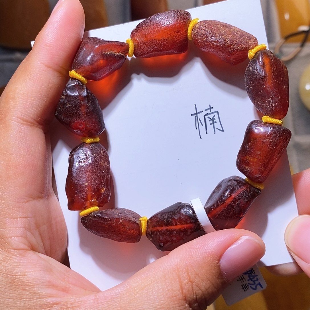 未镶嵌琥珀珠宝奇石