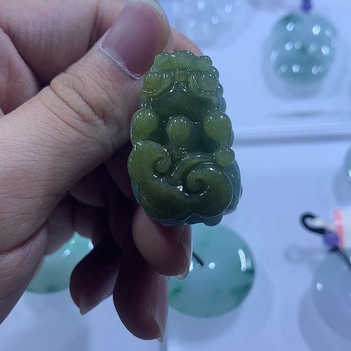 翡翠未镶嵌颈饰天然翡翠A货吊坠