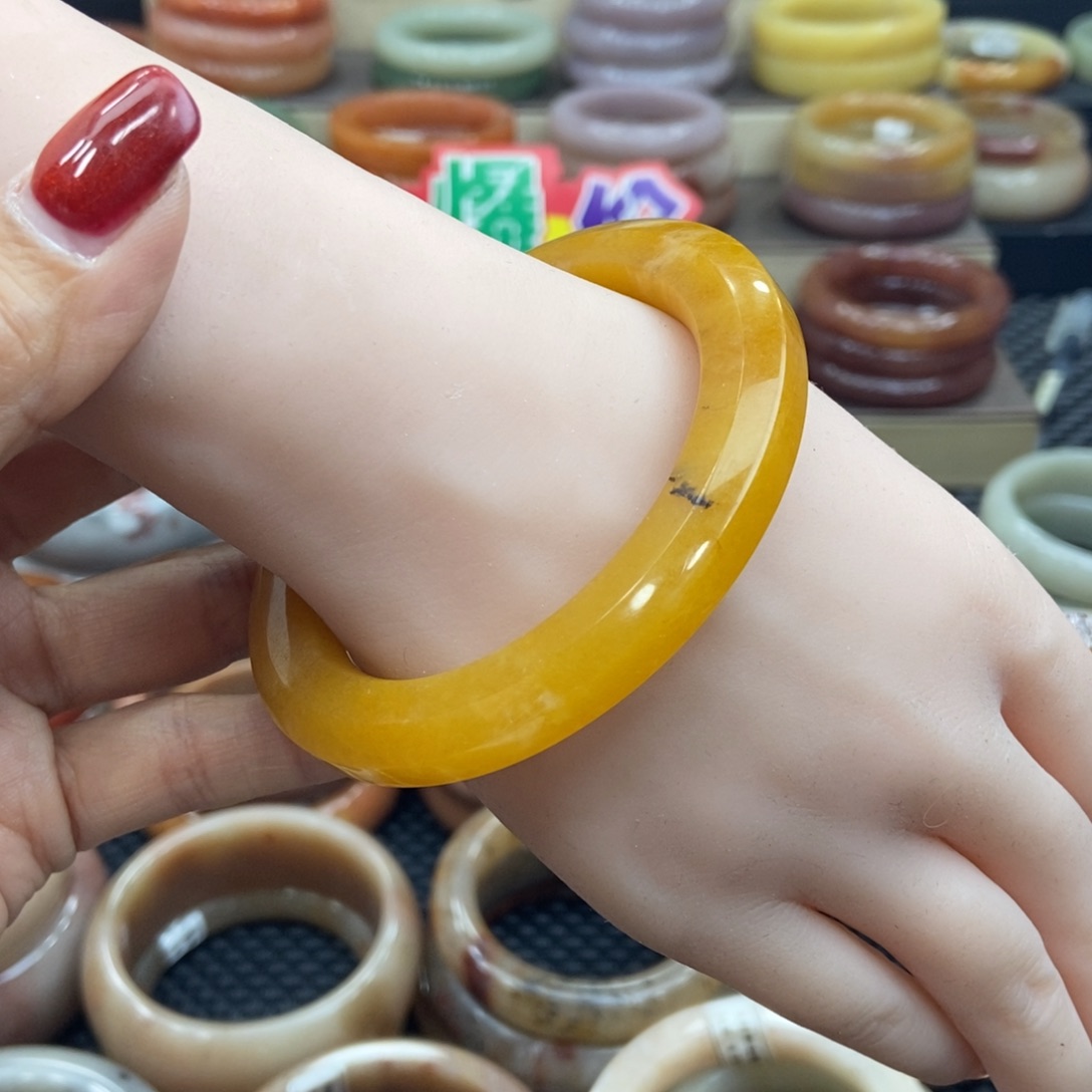 石英质玉手镯未镶嵌