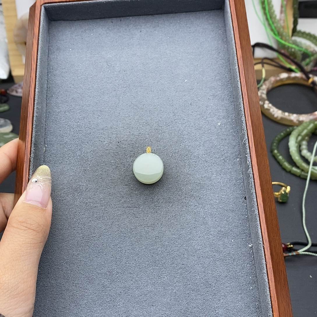 和田玉吊坠(不含链)18K金镶嵌