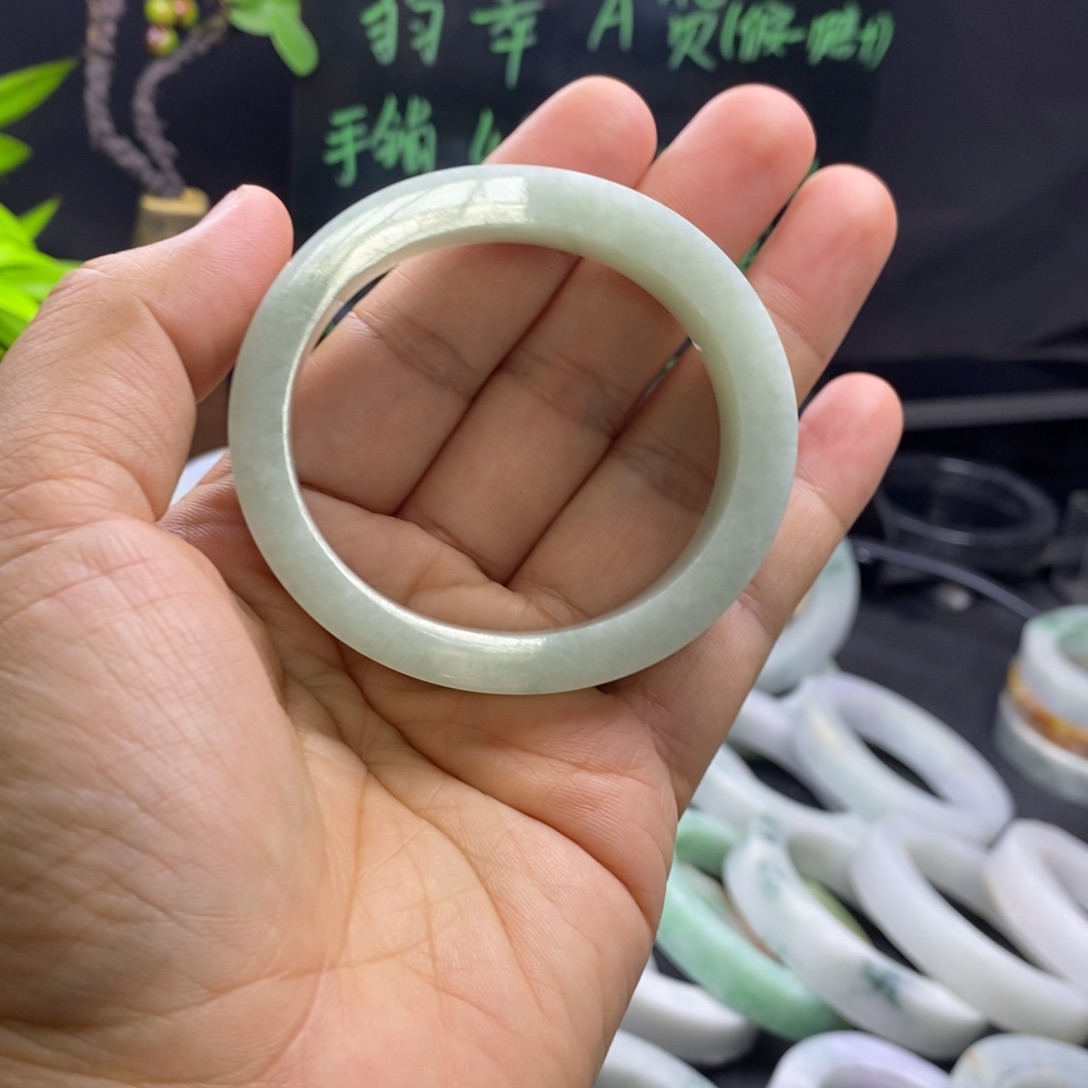 定制翡翠手镯未镶嵌蔚**空