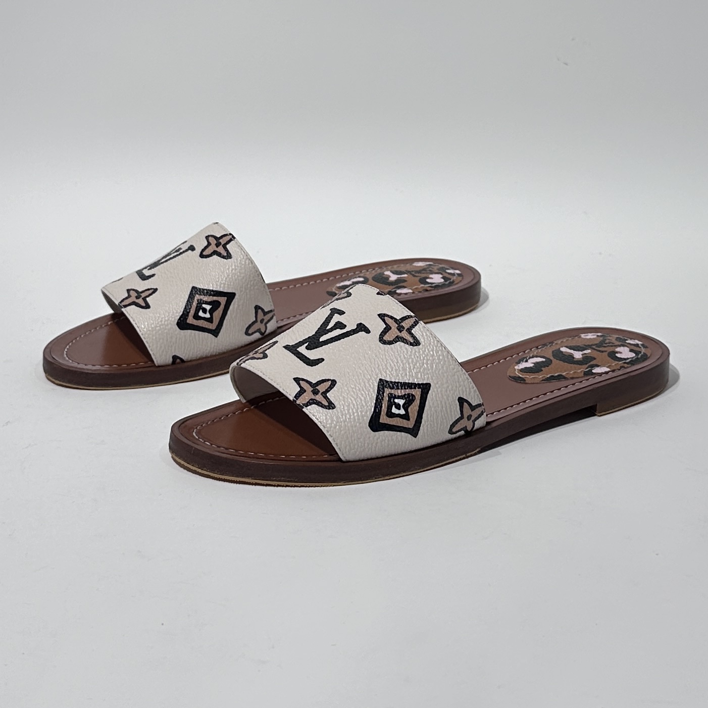 95新 LouisVuitton/路易威登 35码 米棕色时尚一字拖/BXC1762