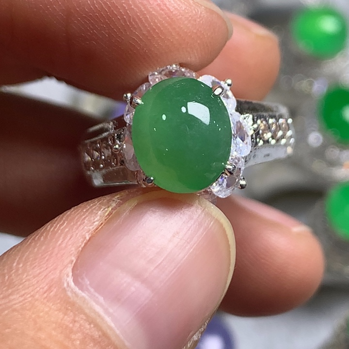 翡翠未镶嵌戒指铜托，卖裸石，需要二次镶嵌