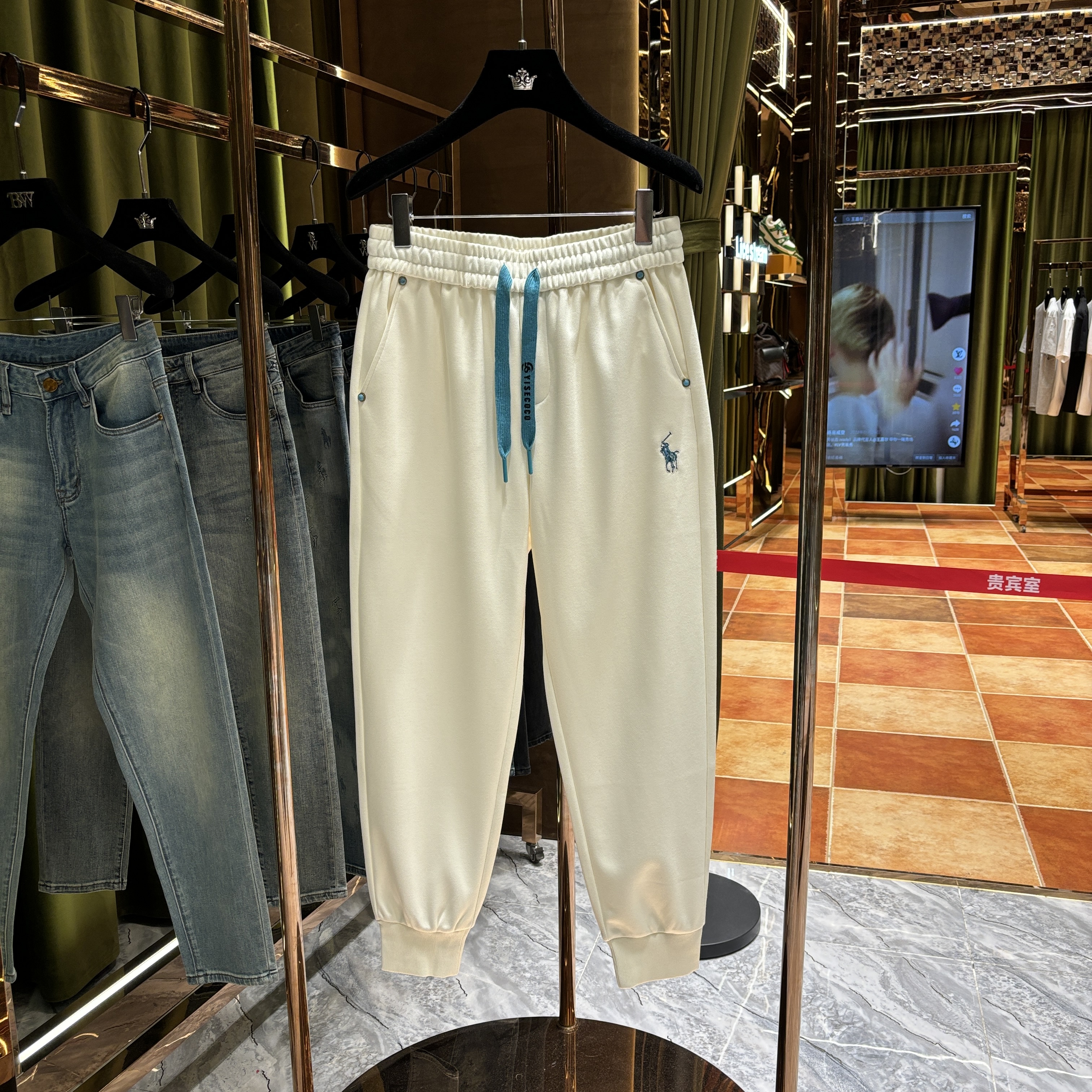 强p【休闲裤】2025新款潮牌卫裤男小马刺绣宽松百搭运动裤-25035