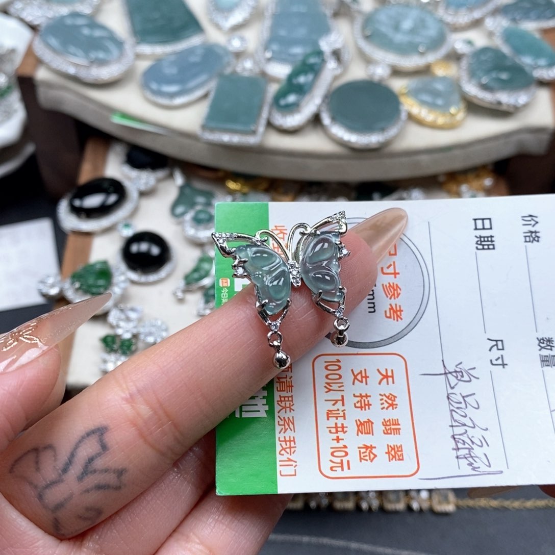 翡翠颈饰未镶嵌翡翠