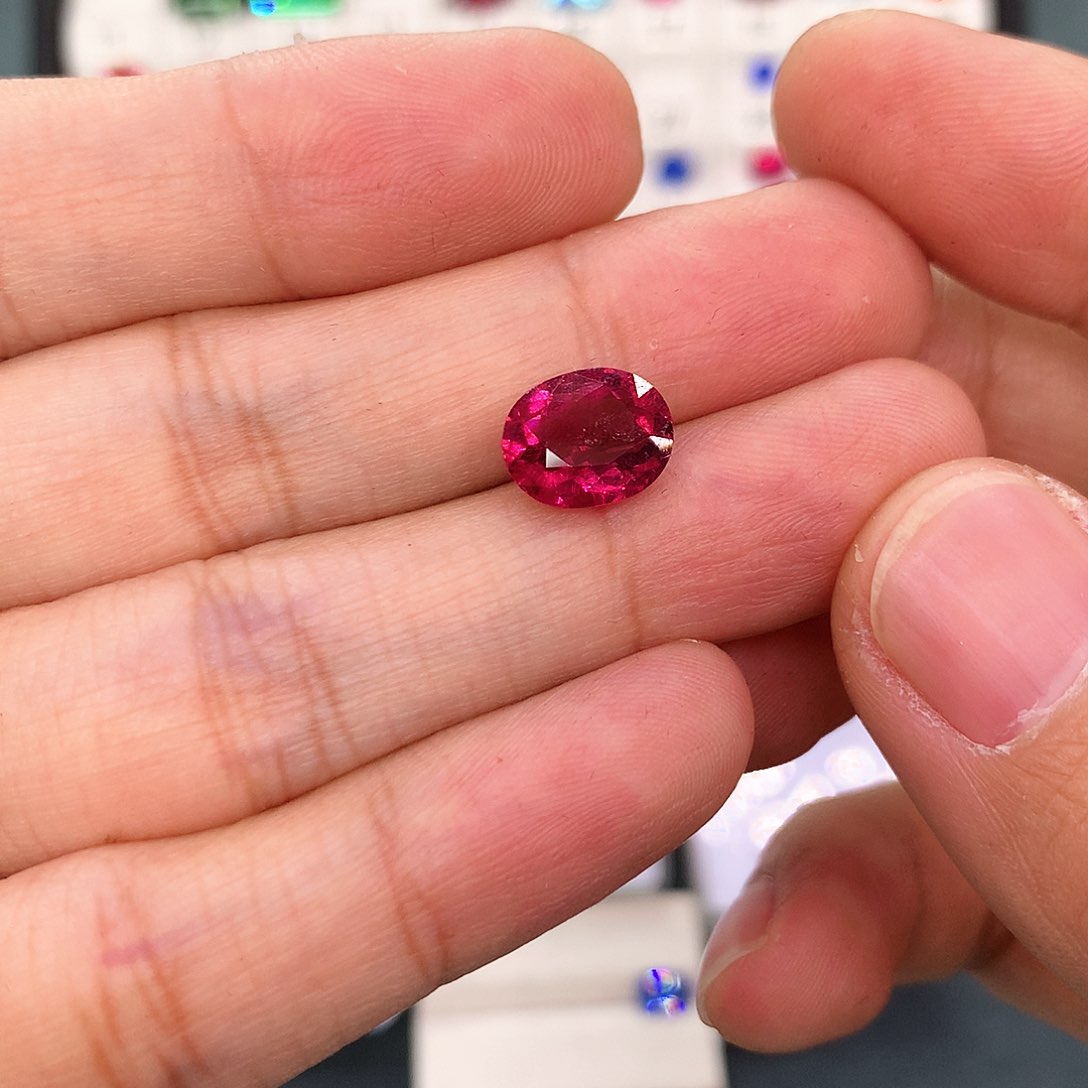 碧玺2.46克拉卢比来未镶嵌