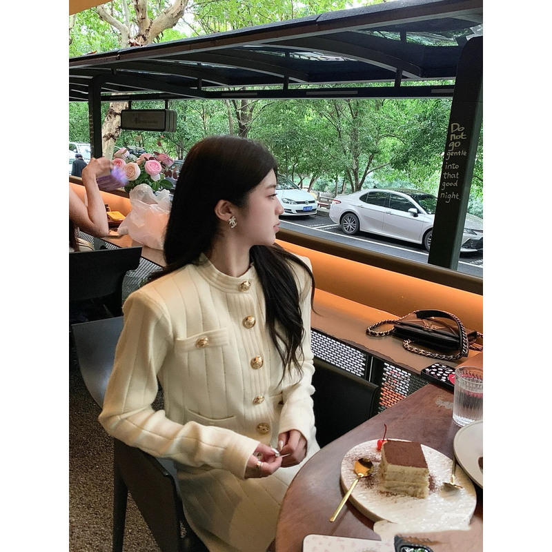 【是你大大钱】1金圆扣小香正肩针织女秋季高级感显高时尚两件套装