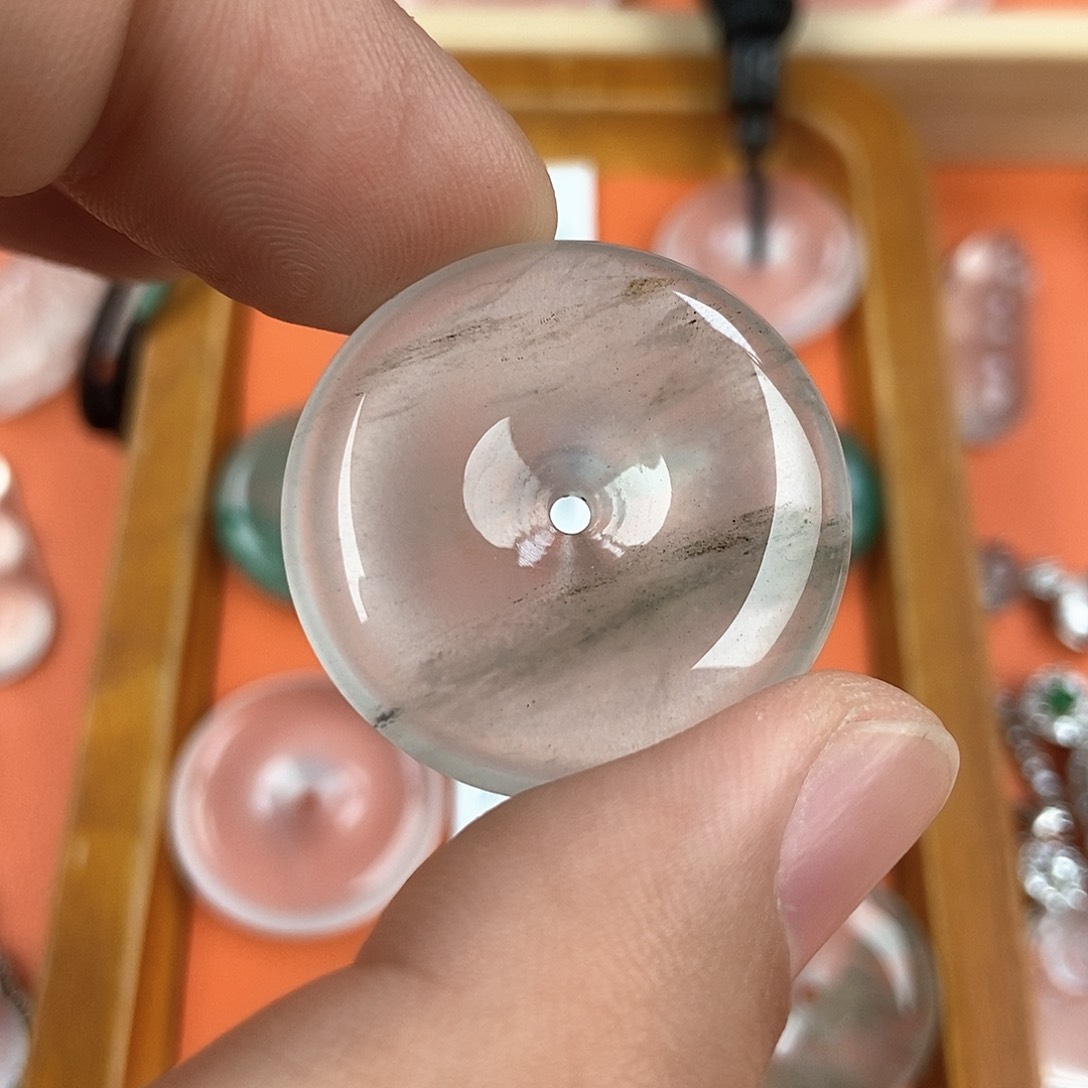 石英质玉颈饰未镶嵌平安扣