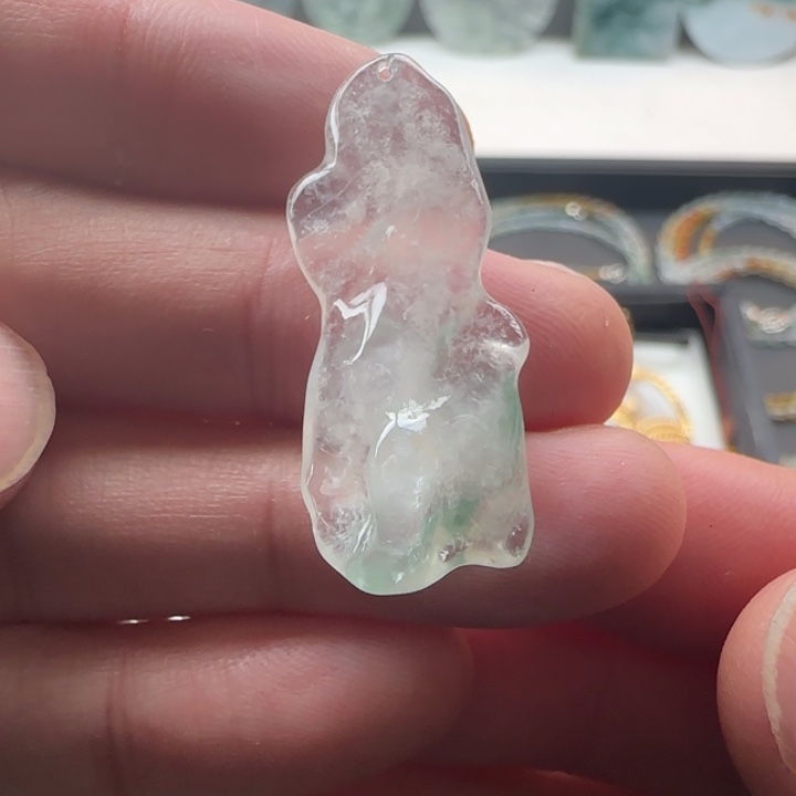 翡翠颈饰未镶嵌玻璃种随型挂件