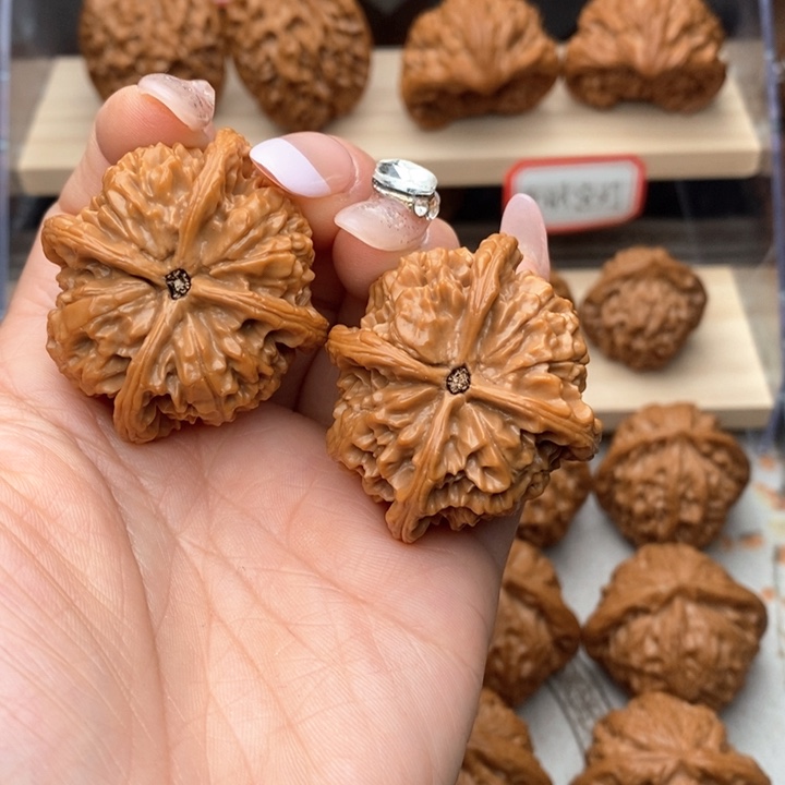 核桃把件噢*激四棱核桃