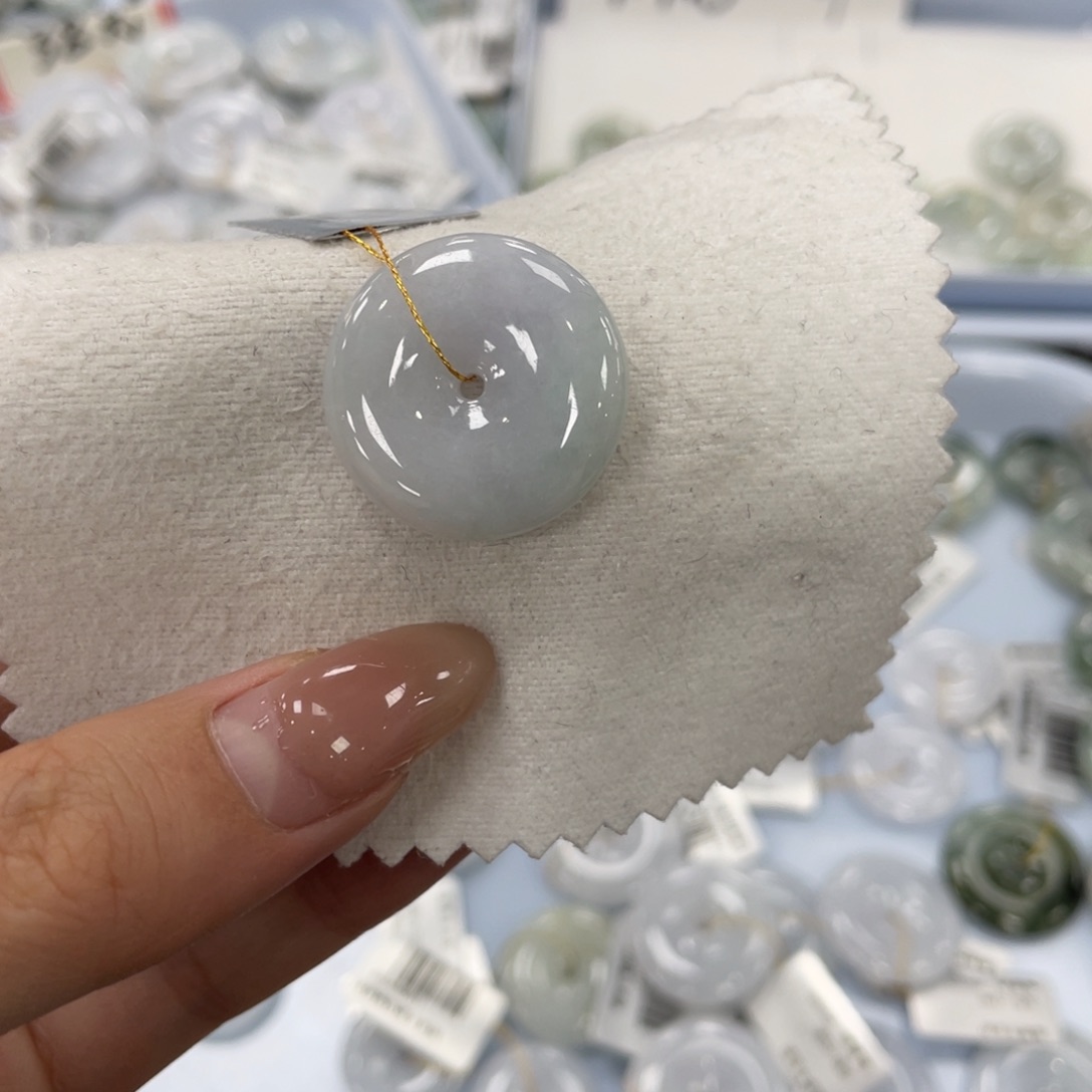 翡翠未镶嵌颈饰平安扣