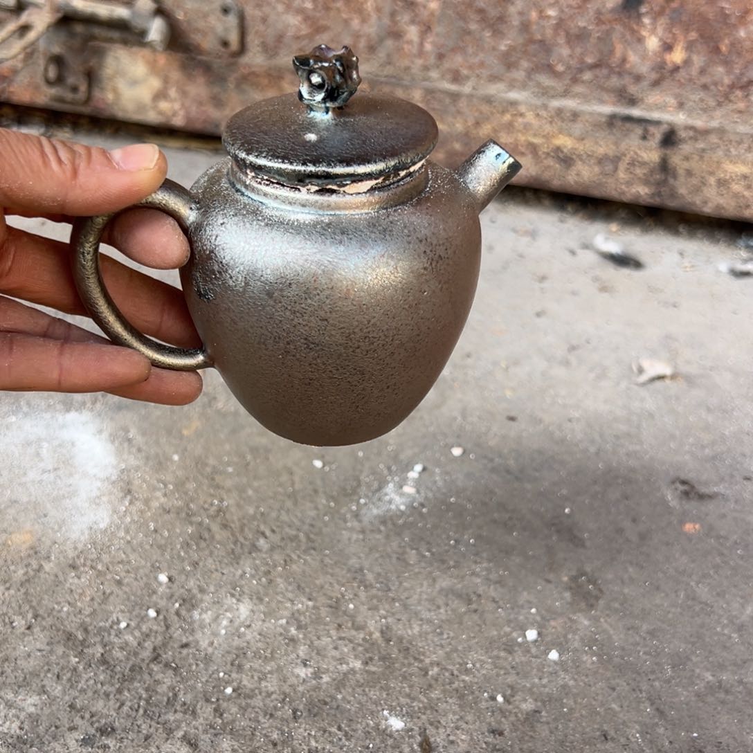 郭*云南建水紫陶柴烧壶