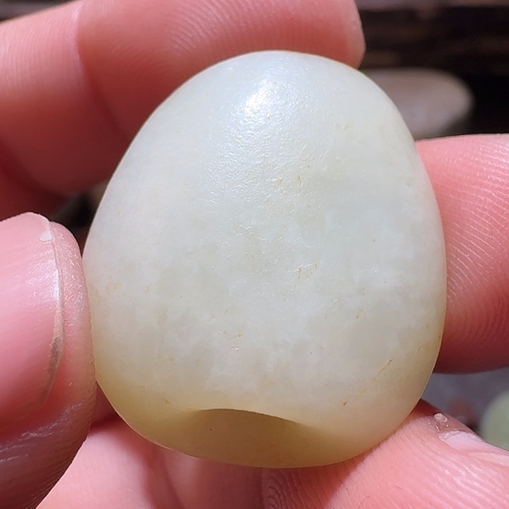 和田玉（糖玉）颈饰未镶嵌电**石