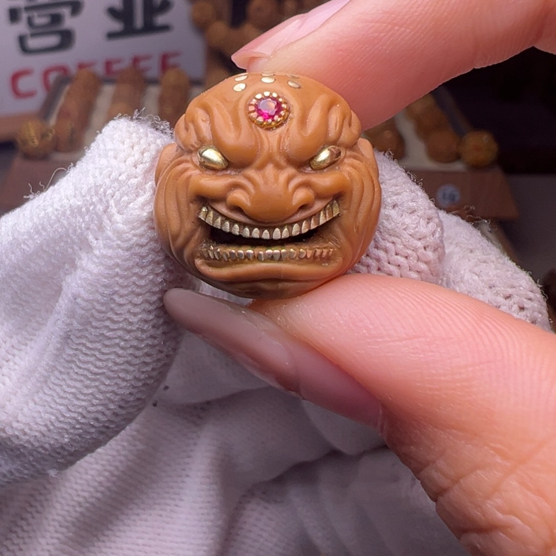 猴头核桃把件镶嵌款大牙恶僧全品有正常封口线