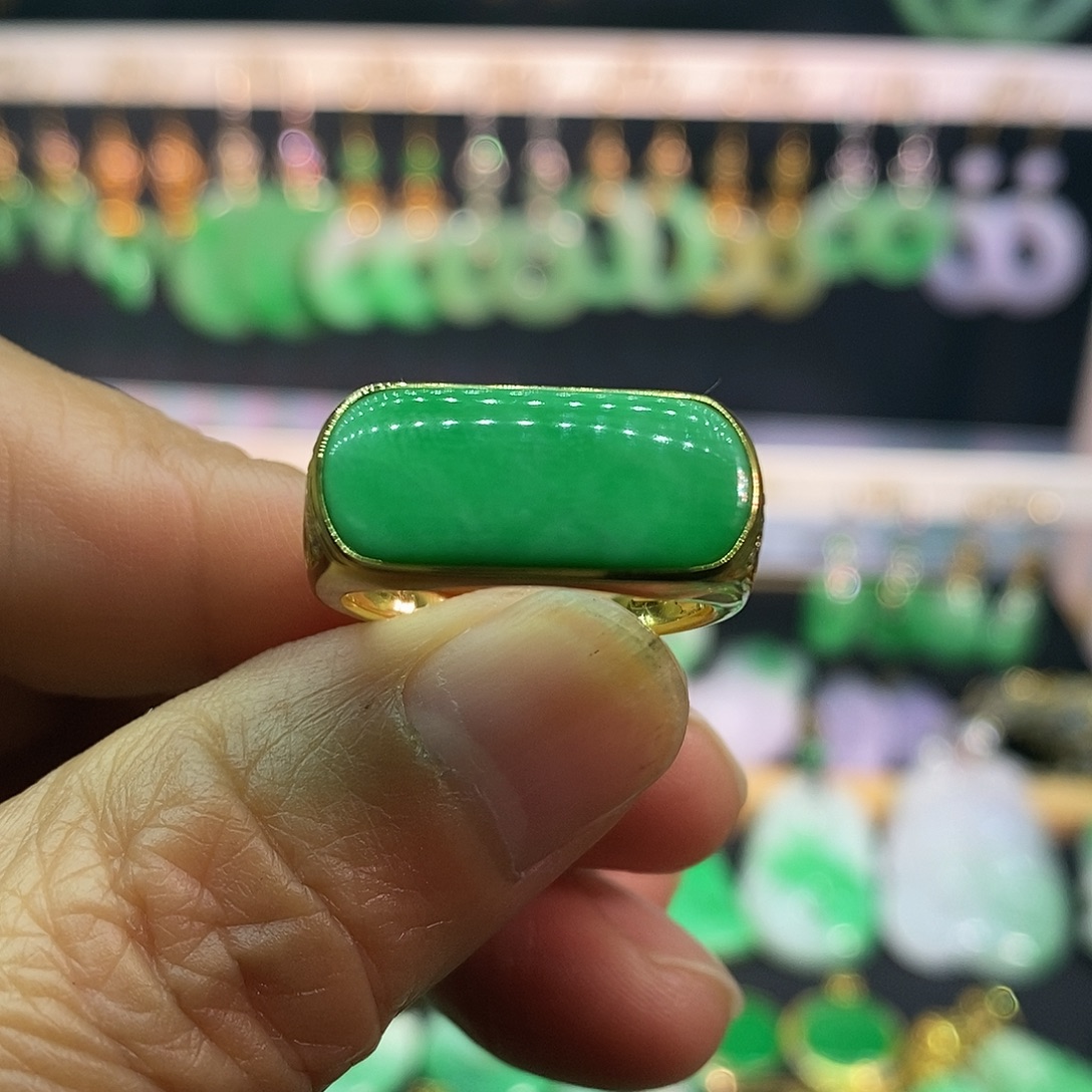 翡翠18K金镶嵌戒指戒指