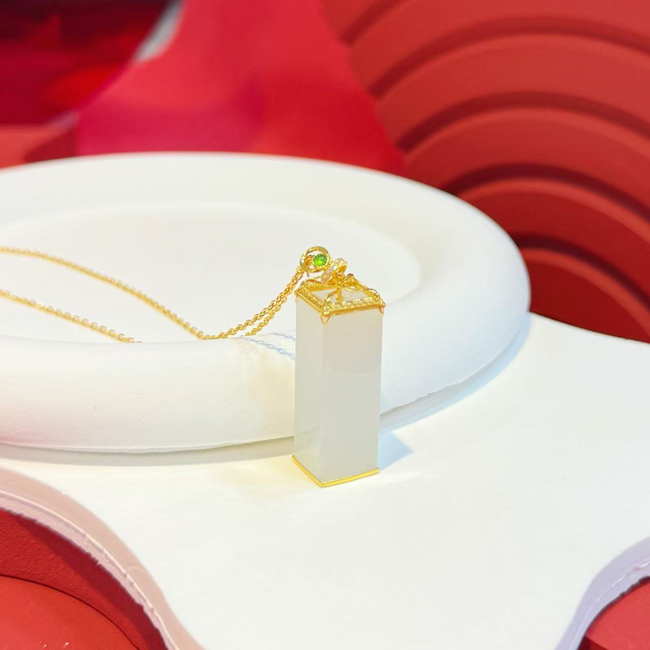 18K金镶嵌29*9mm高货白玉立体柱子长方体HNZ12128