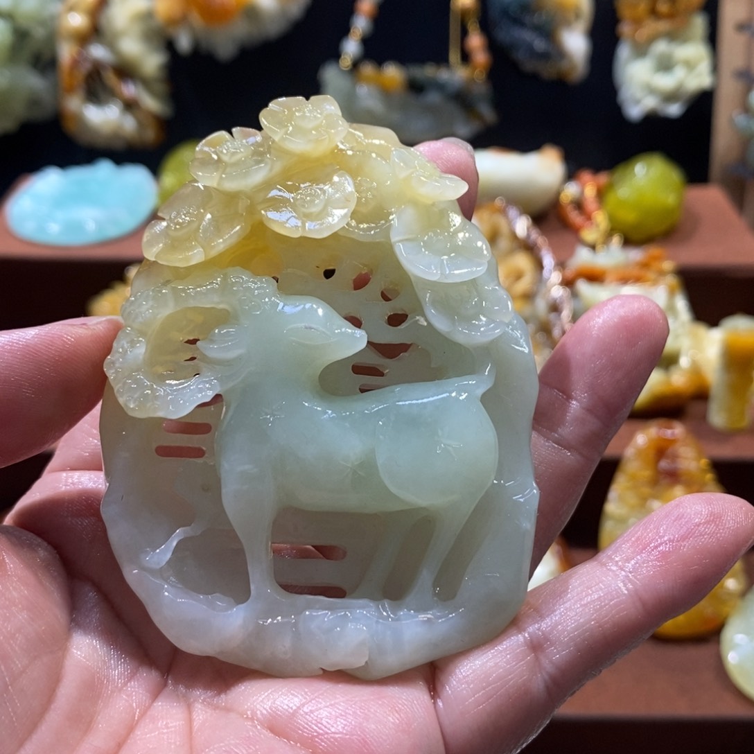 蛇纹石玉颈饰未镶嵌