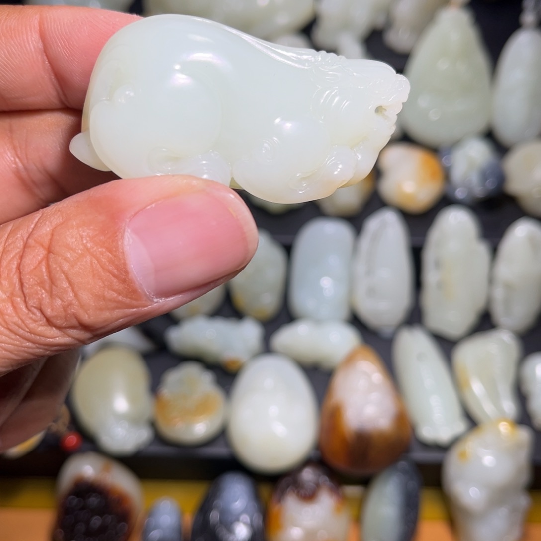 和田玉颈饰未镶嵌山*