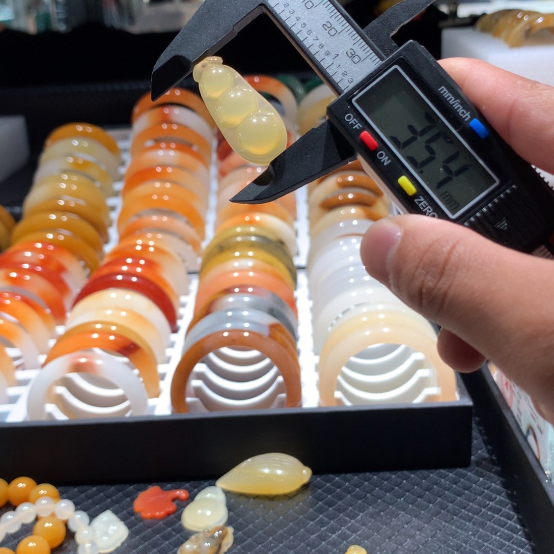 未镶嵌手镯石英质玉