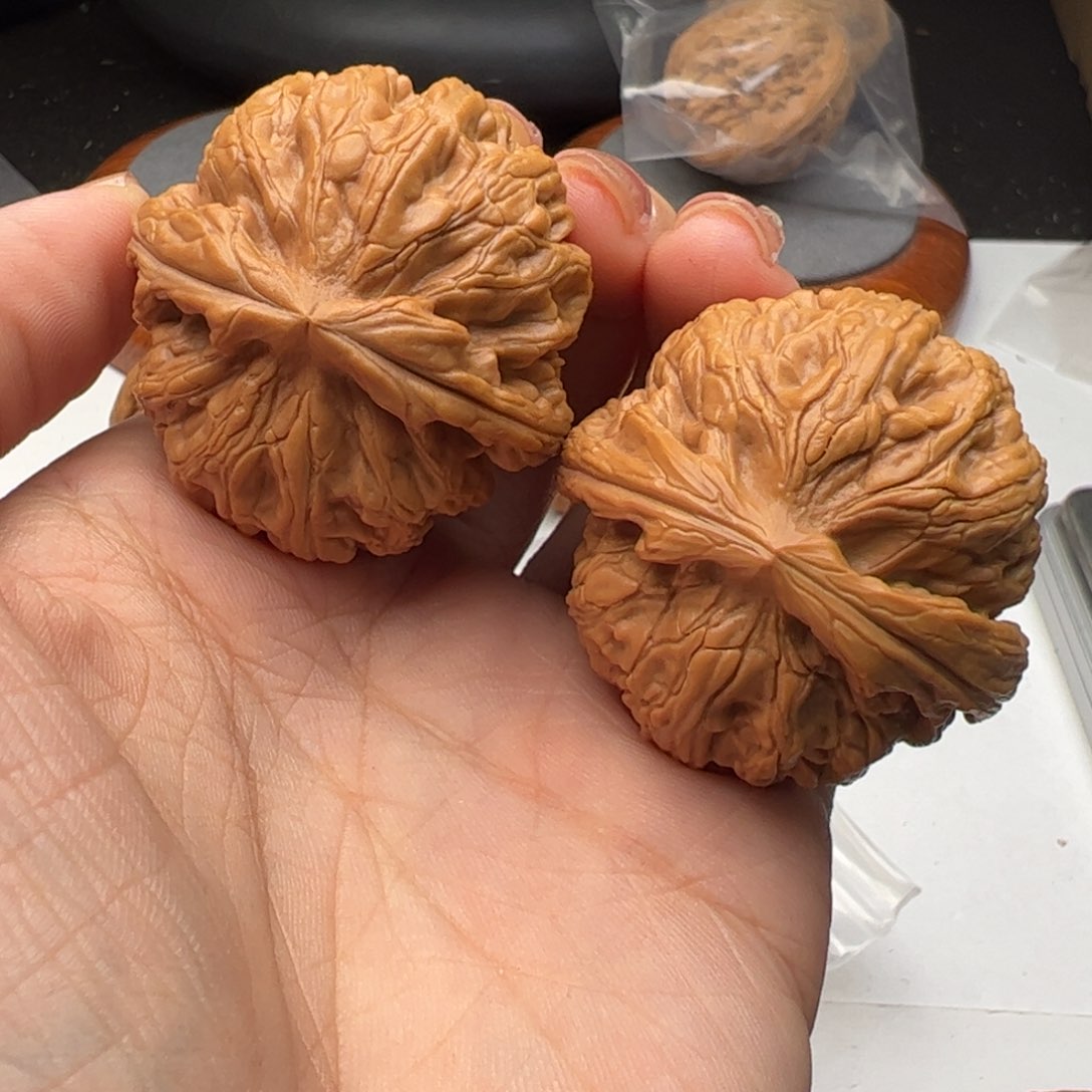 文玩核桃吊坠青**水红锦鲤