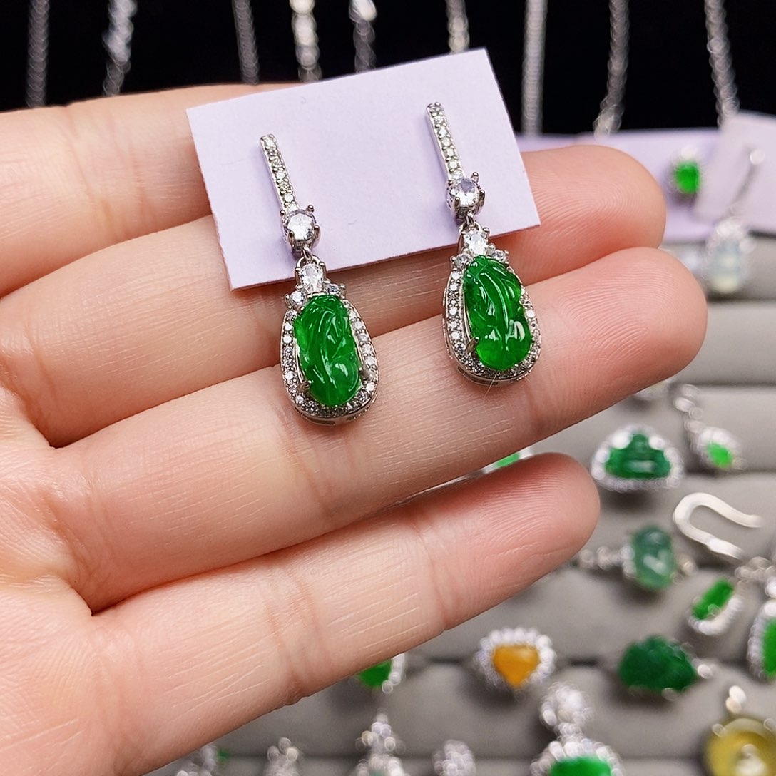 翡翠颈饰银S925镶嵌貔貅耳环