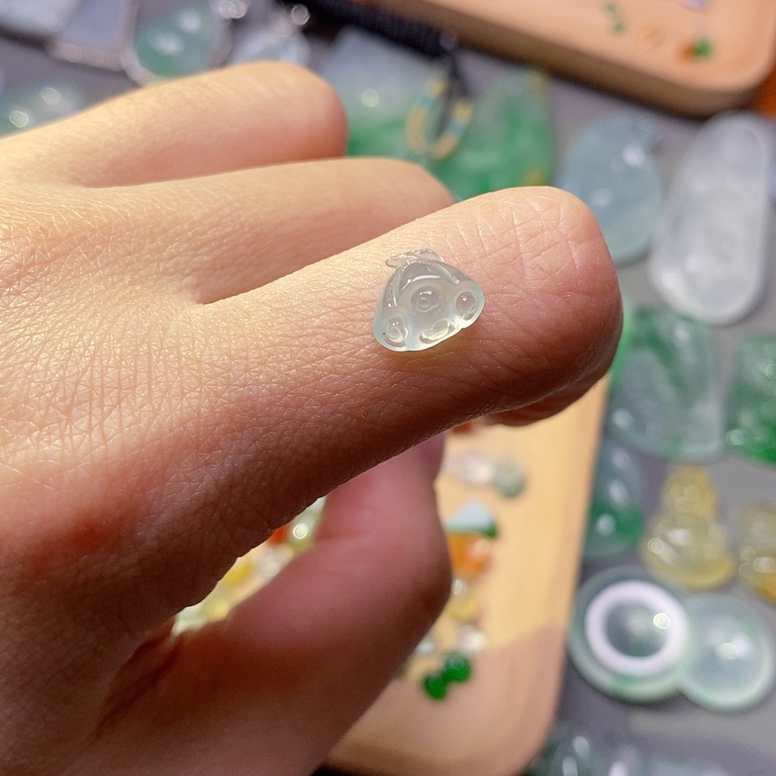 翡翠颈饰未镶嵌翡翠