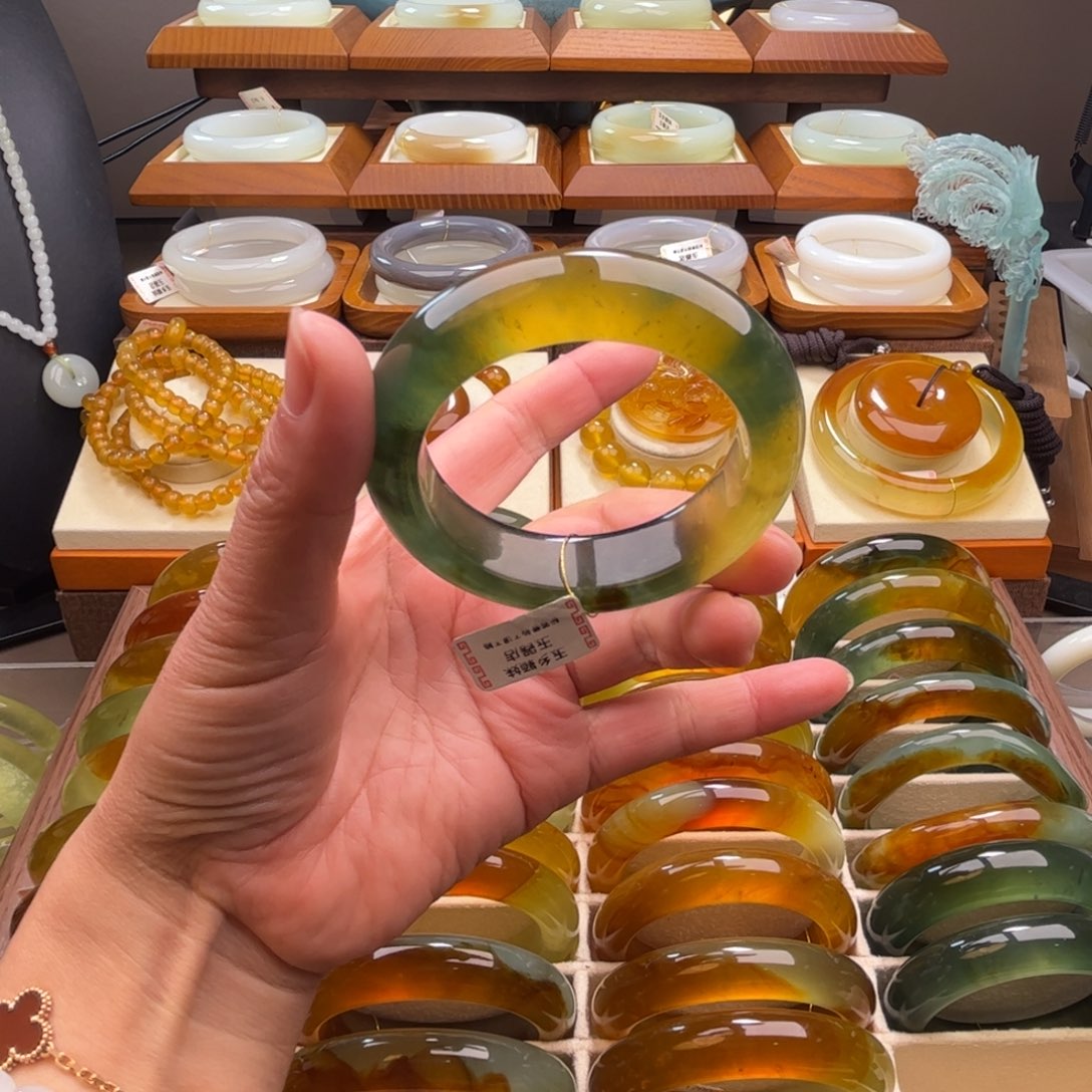 蛇纹石玉未镶嵌手镯54