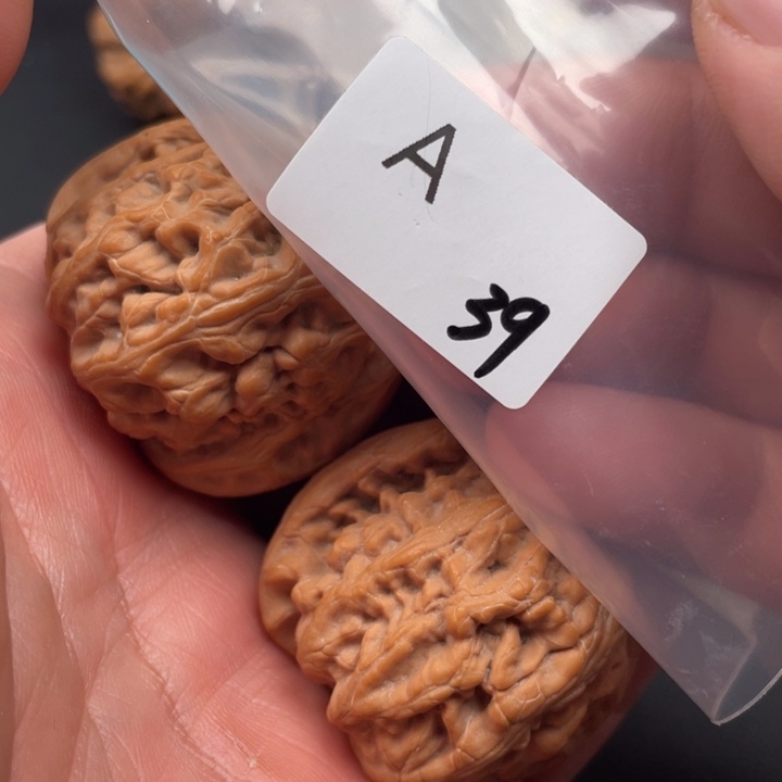 文玩核桃吊坠叁****西红锦鲤43