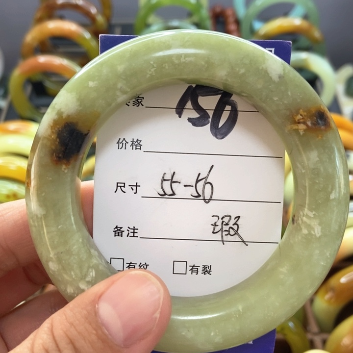 蛇纹石玉手镯未镶嵌