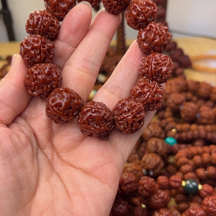 t***n机刷玉化包浆单圈手串