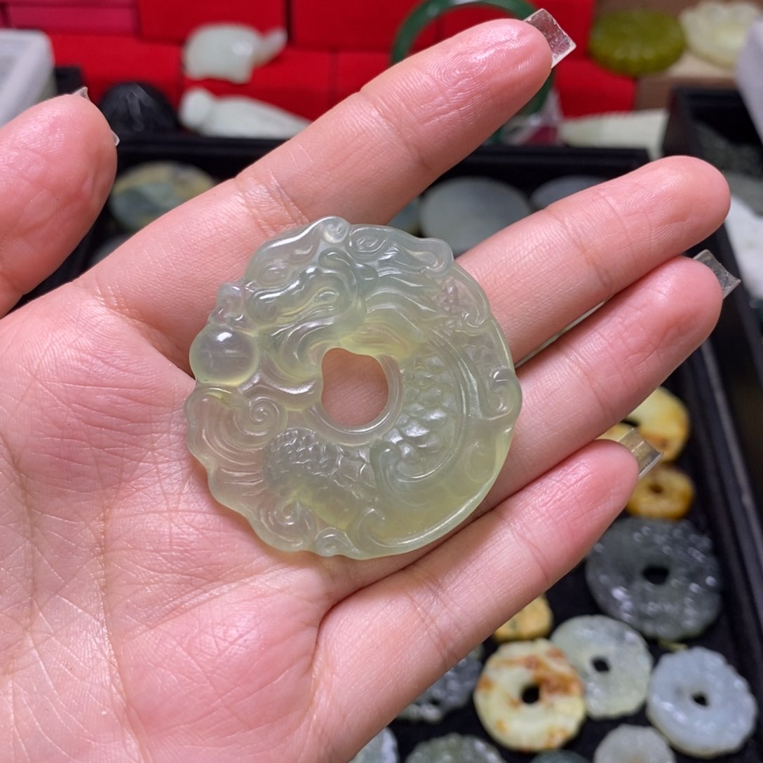 蛇纹石玉颈饰未镶嵌