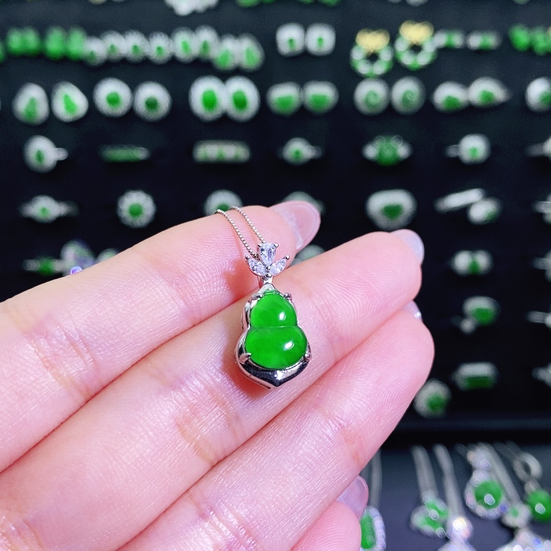 翡翠银S925镶嵌颈饰多样性