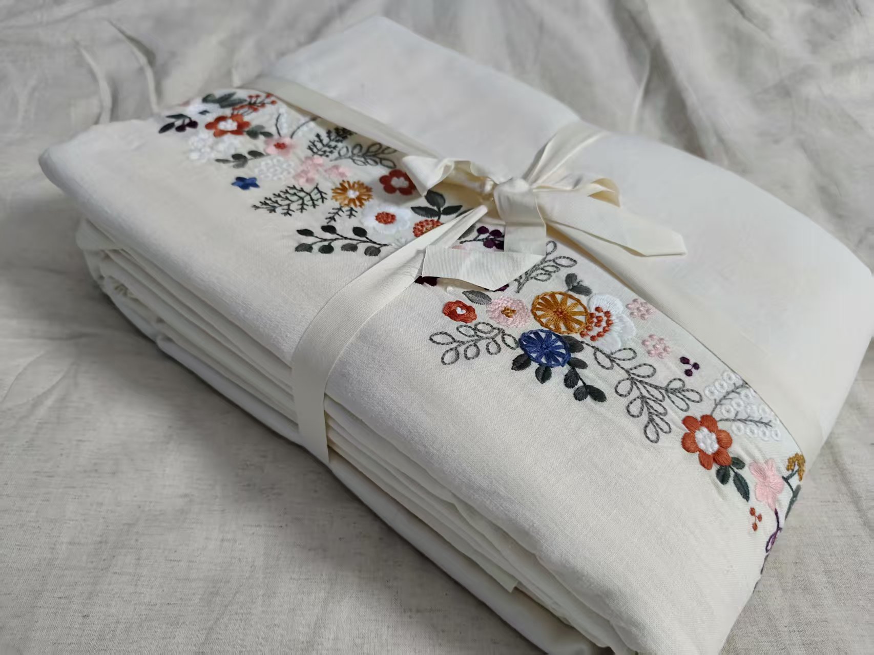 汉麻花篱三周绣床单白色