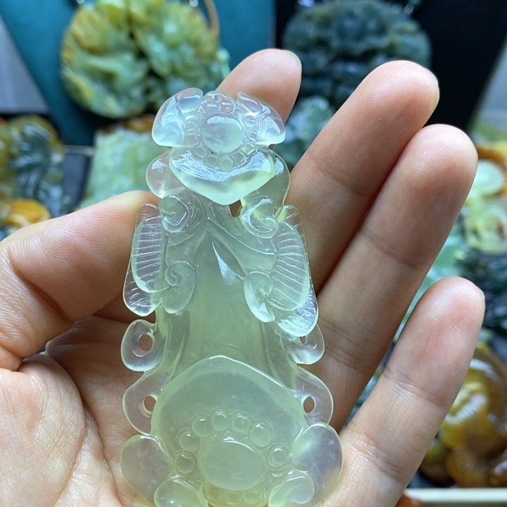 未镶嵌蛇纹石玉挂件