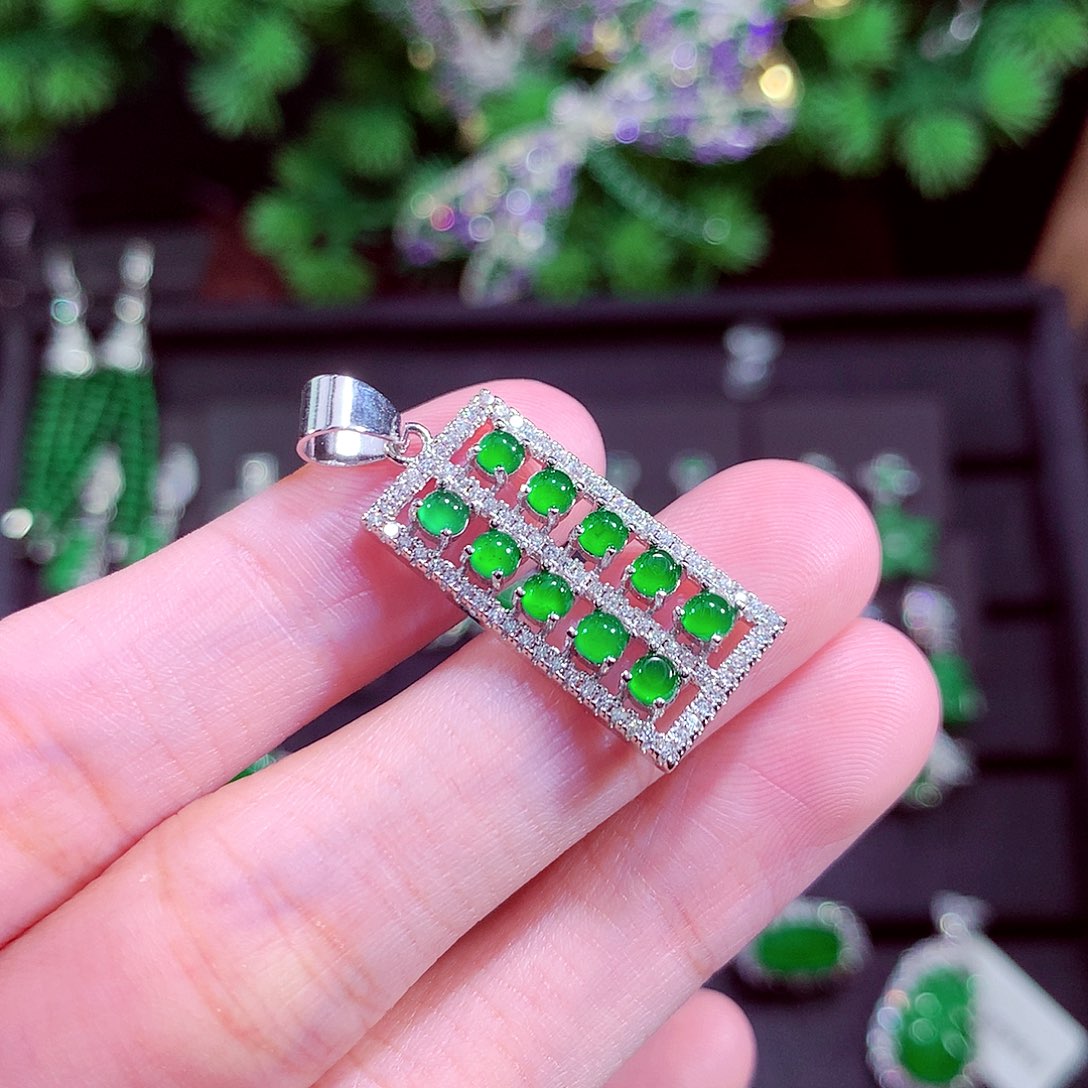 颈饰未镶嵌翡翠天然