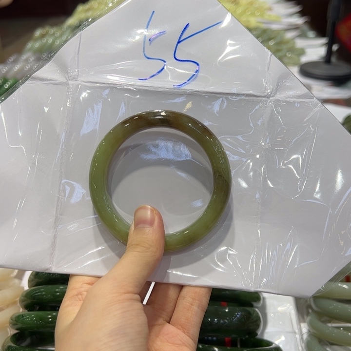 和田玉未镶嵌手镯