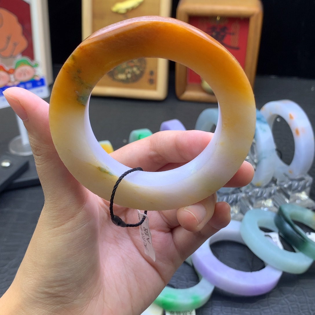 定制翡翠未镶嵌翡翠手镯