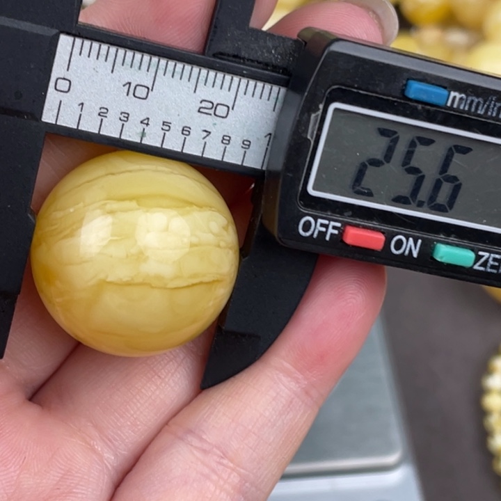 未镶嵌琥珀裸石蜜蜡445