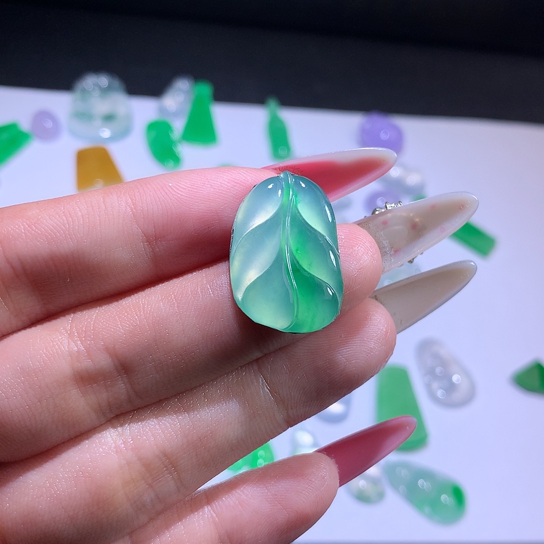 翡翠未镶嵌挂件叶子21.9 15.2 3.0