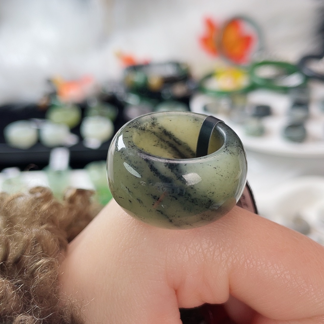 和田玉未镶嵌戒指k35 绿底青花墩墩18.3mm