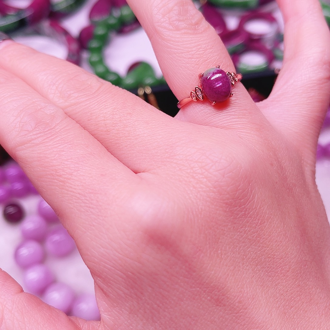 未镶嵌红宝石戒指漂亮